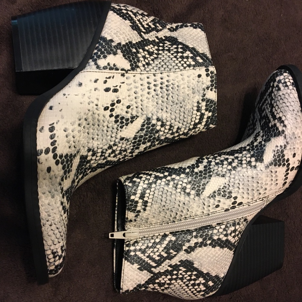 NWT Madden Girl Boots - Picture 2 of 3
